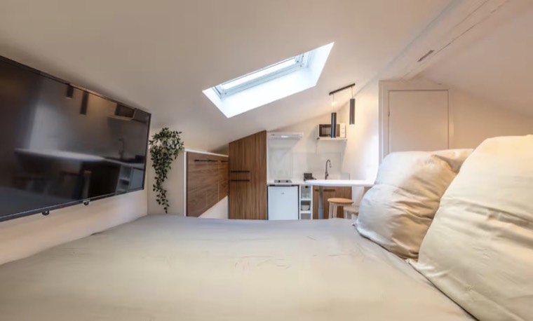 Studio sous combles rénové avec velux et coin cuisine